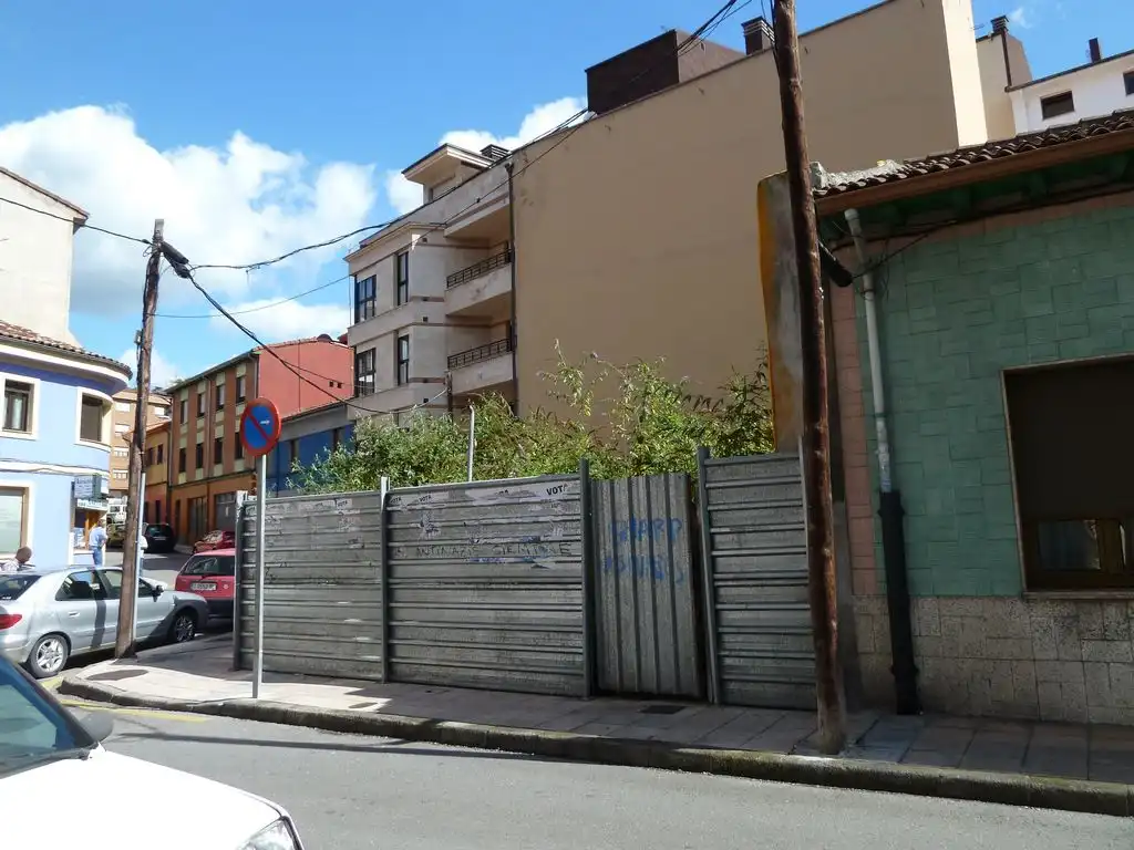 Terreny residencial en venda a La Felguera
