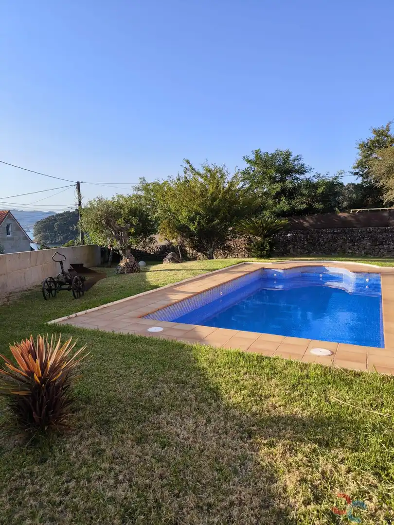 Piscina de Casa o xalet en venda en Redondela amb Piscina