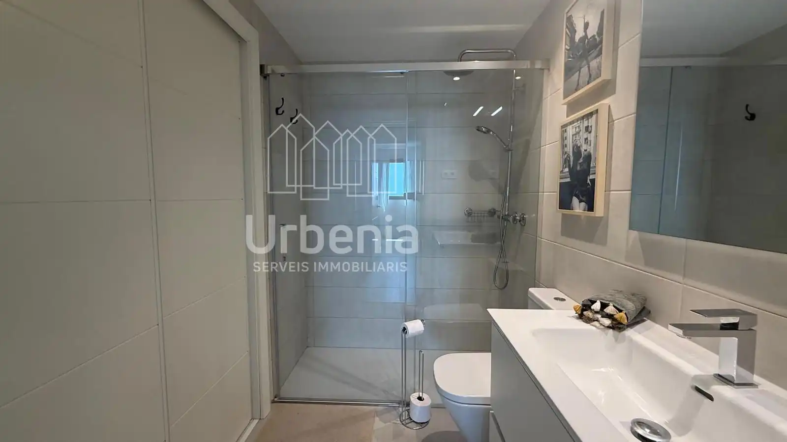 Baño de Piso de alquiler en Mataró con Aire acondicionado, Calefacción y Terraza