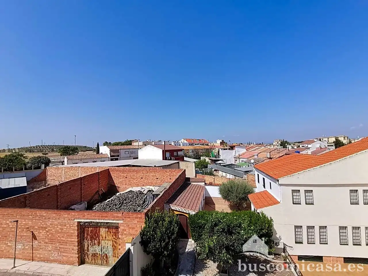 Vista exterior de Casa o xalet en venda en Linares amb Terrassa i Balcó