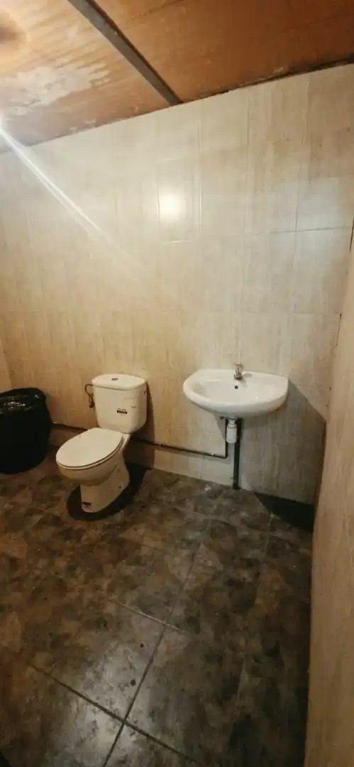 Bany de Nau industrial de lloguer en Can Rial