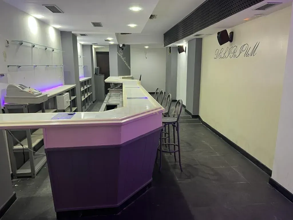 Premises for sale in  Granada Capital