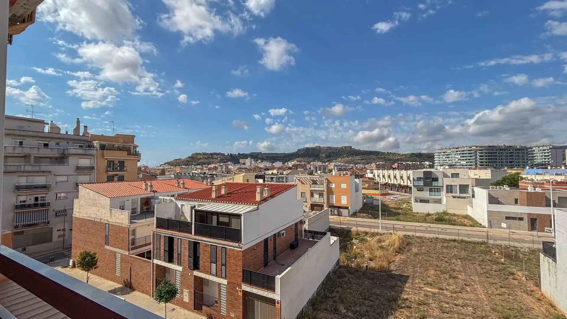 Vista exterior de Pis en venda en Sagunto / Sagunt amb Calefacció, Terrassa i Balcó