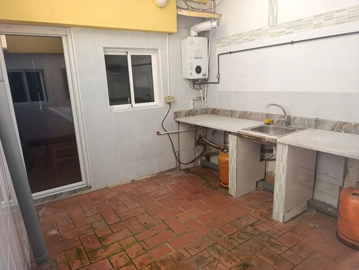 Kitchen of Houses for sale in Calella  with Terrace, Balcony and Alarm