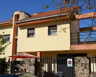 Vista exterior de Casa o xalet en venda en Cáceres Capital amb Aire condicionat i Terrassa