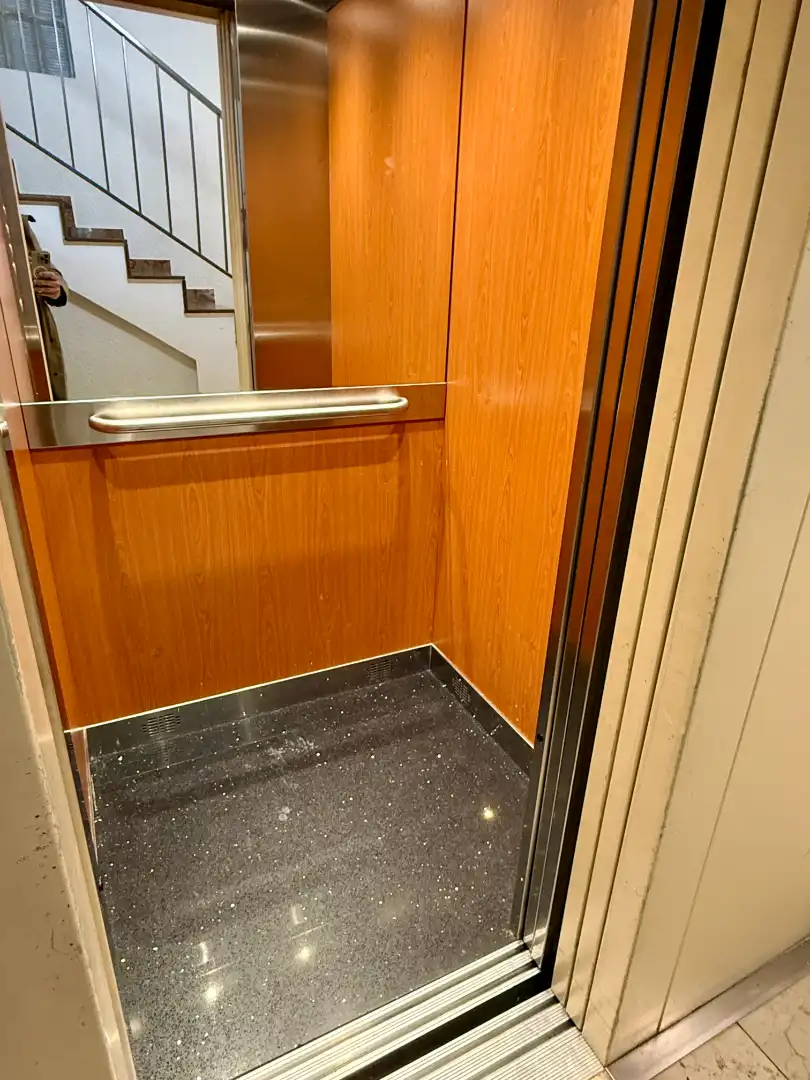 Wohnung zum Verkauf in Barcelona mit Parkett und Alarm