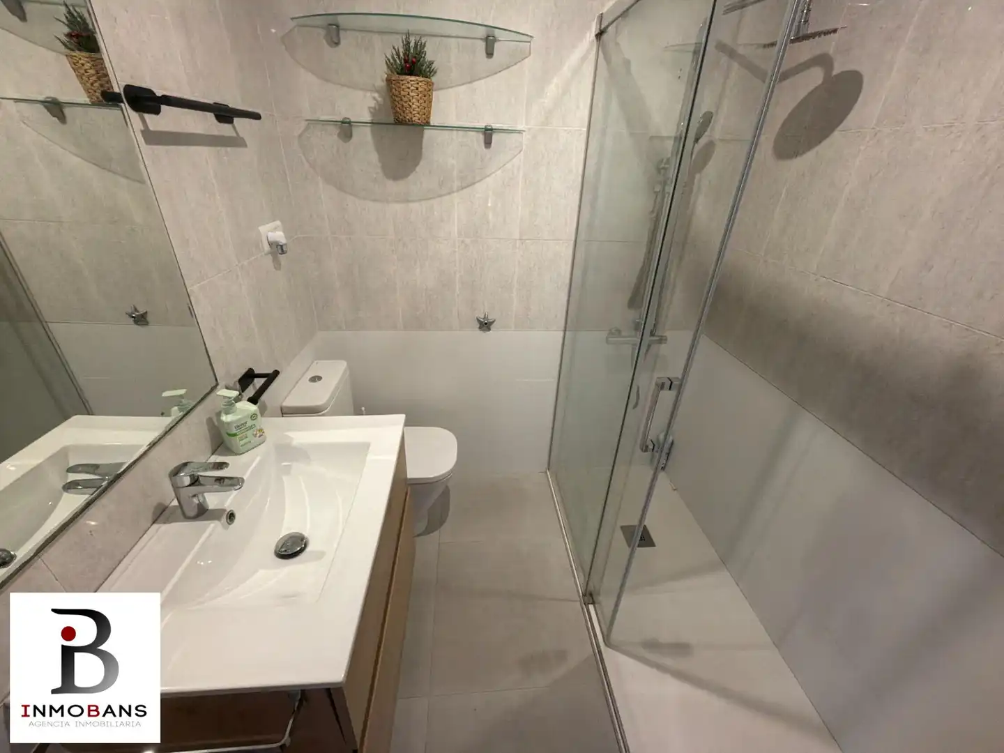 Baño de Ático en venta en Santoña con Calefacción y Balcón