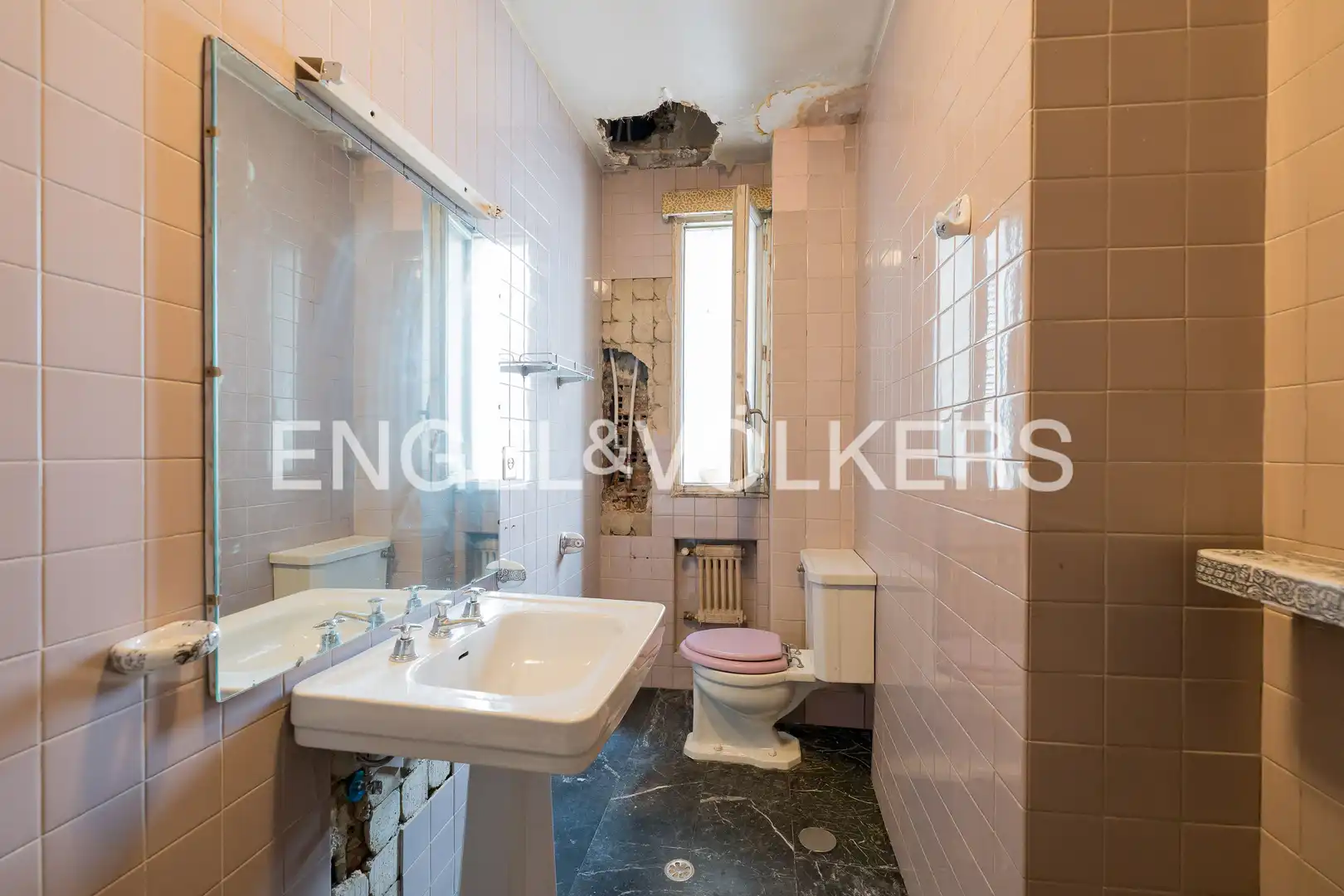 Badezimmer von Wohnung zum Verkauf in Madrid mit Heizung, Parkett und Abstellraum
