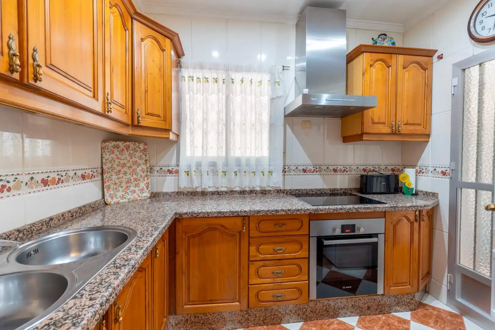 Kitchen of Flat for sale in Granada  with Air Conditioner, Heating and TV