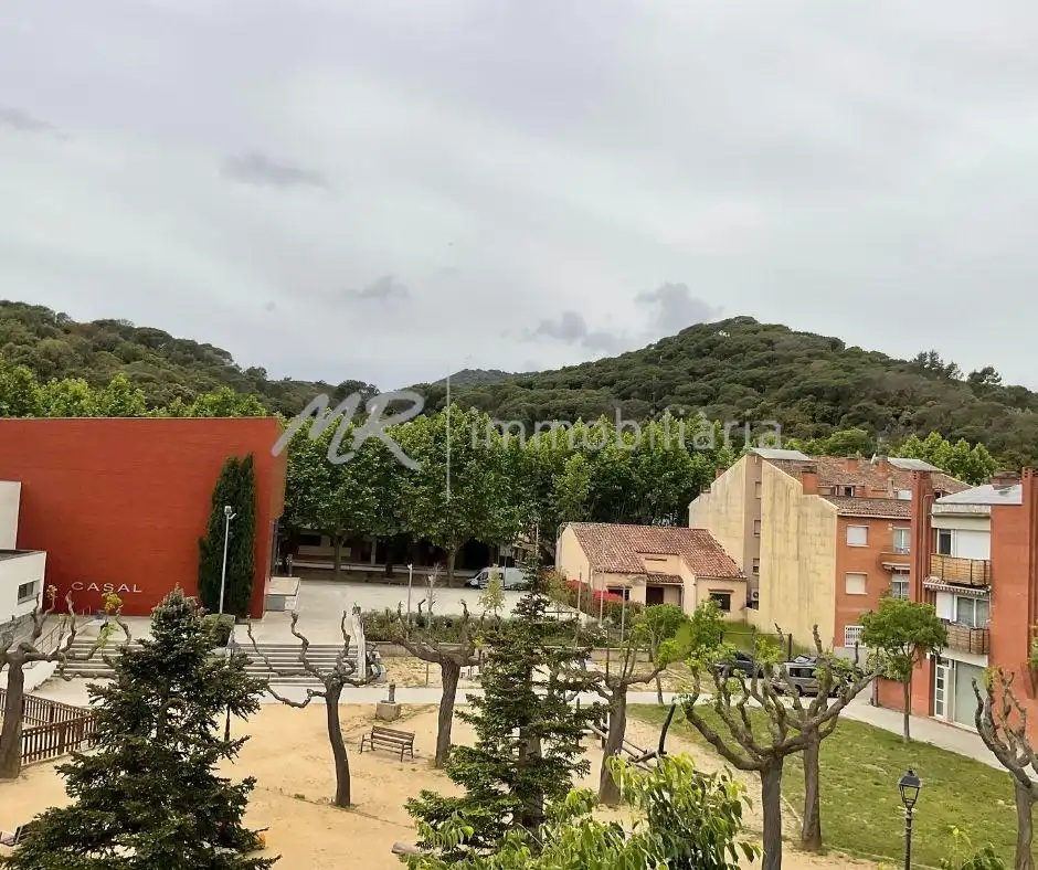 Dachboden zum Verkauf in Vallromanes mit Heizung, Terrasse und Abstellraum