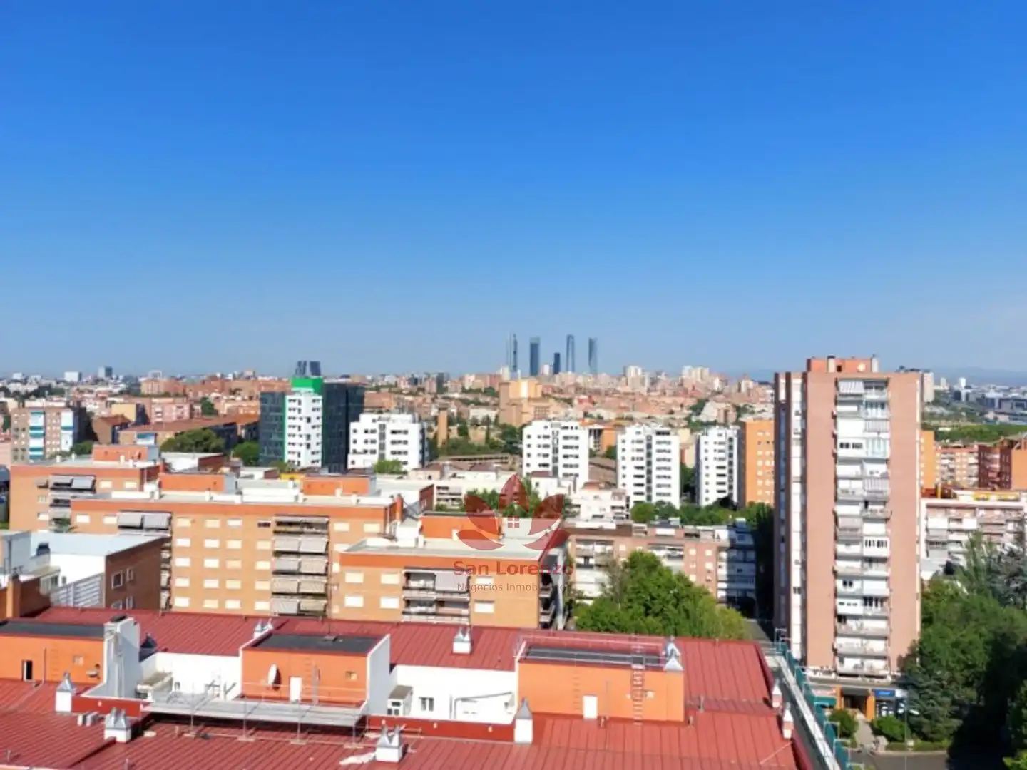 Vista exterior de Pis en venda en Madrid amb Aire condicionat, Calefacció i Terrassa