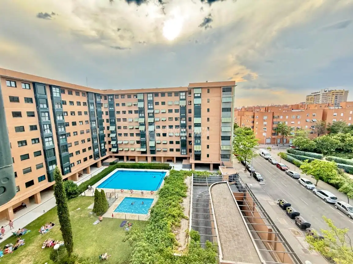 Vista exterior de Pis en venda en Madrid amb Aire condicionat, Calefacció i Piscina comunitària