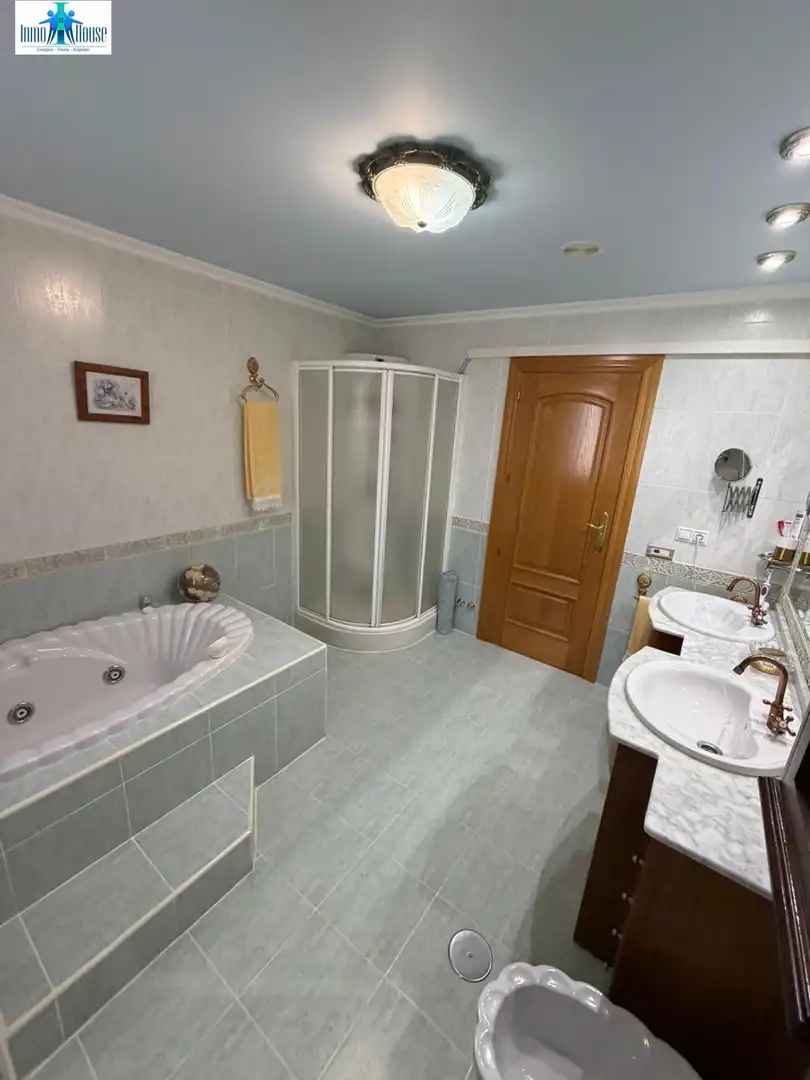 Bathroom of Detached homes for sale in Albacete  with Air Conditioner, Heating and Private garden