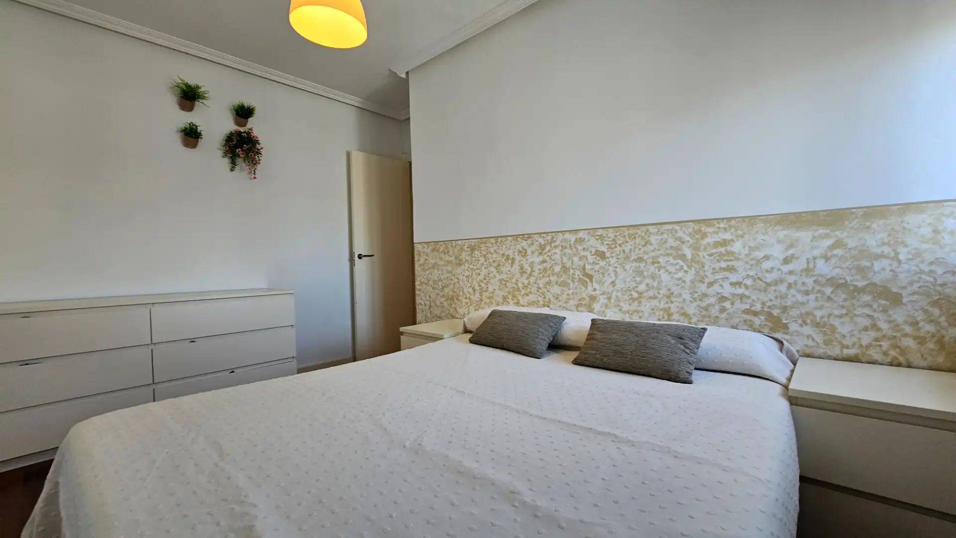 Habitación de Piso en venta en Zaragoza con Calefacción y Amueblado