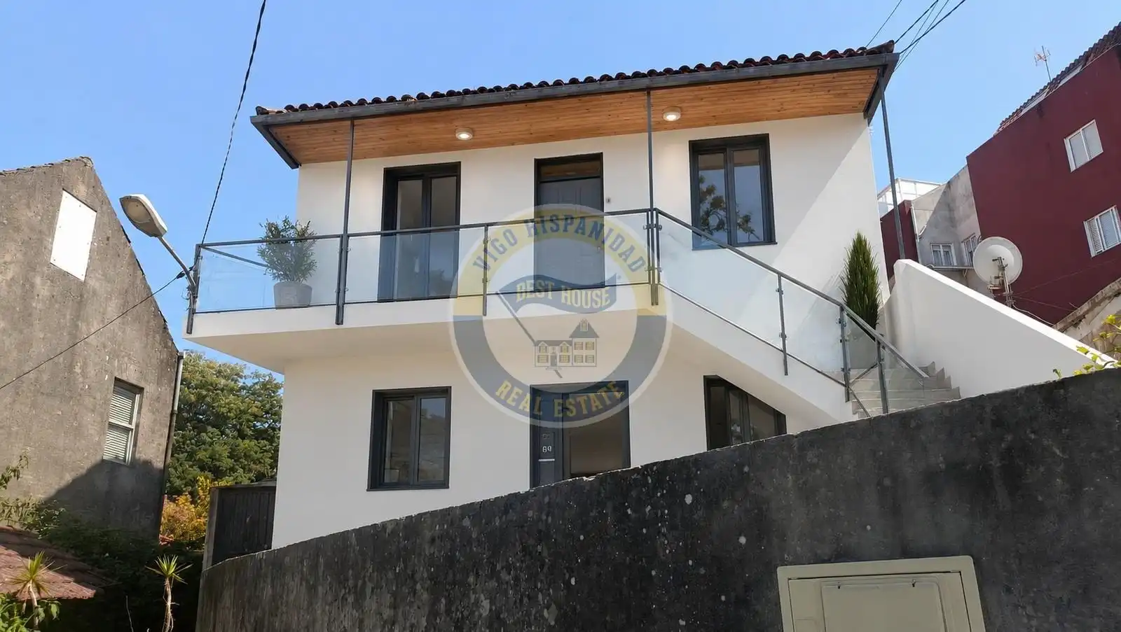 Vista exterior de Casa o xalet en venda en Vigo  amb Calefacció, Jardí privat i Balcó