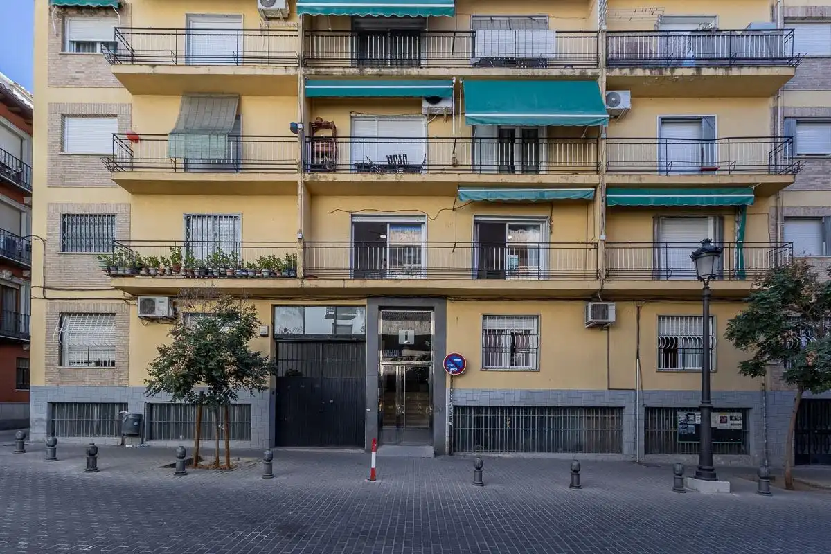 Vista exterior de Piso en venta en Granada con Terraza