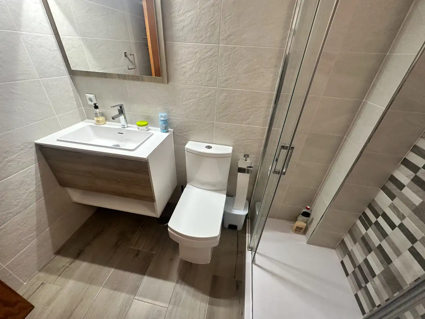 Baño de Apartamento en venta en Guardamar del Segura con Terraza, Amueblado y Lavadora