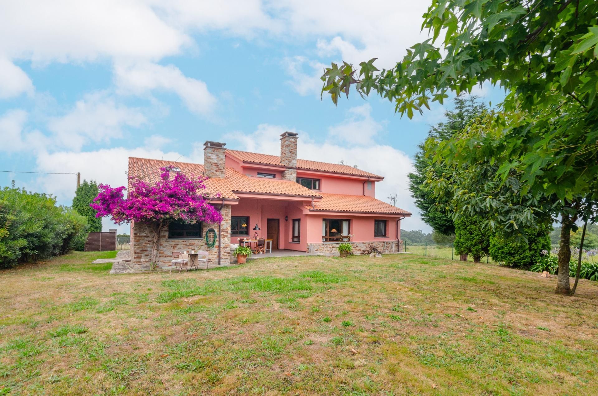 Vista exterior de Casa o xalet en venda en Cudillero amb Calefacció i Jardí privat