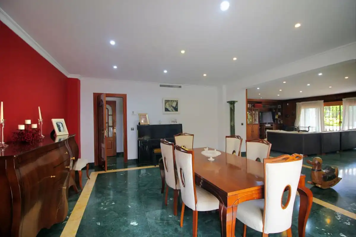 Chalet con piscina en venta en Avenida Manuel Mena Palma 50, imagen 3