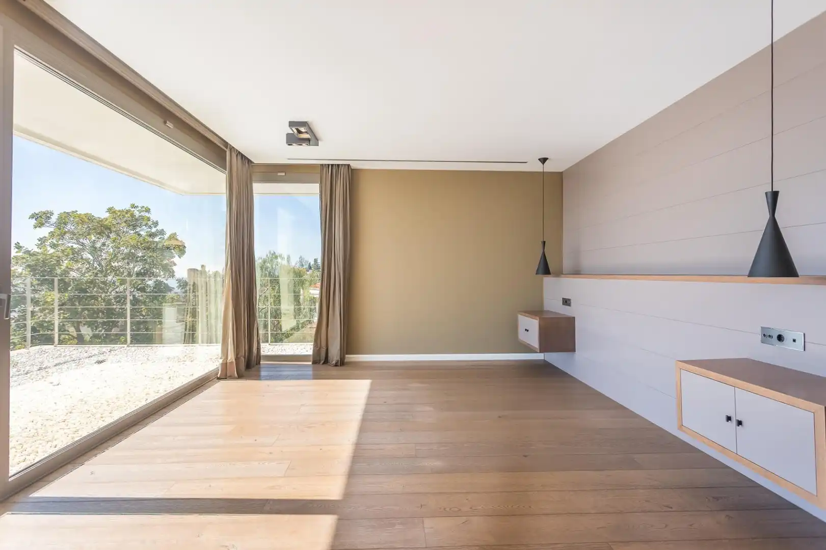 Sala d'estar de Casa adosada en venda en Esplugues de Llobregat amb Calefacció, Jardí privat i Terrassa