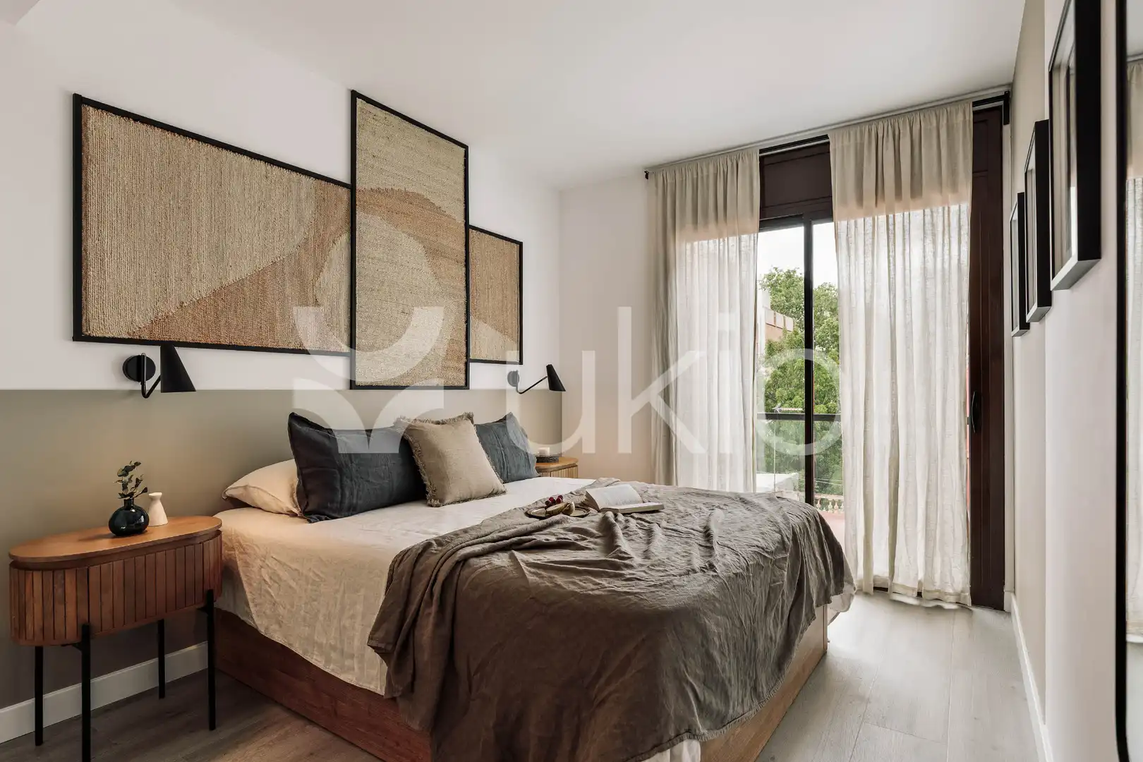 Dormitori de Apartament de lloguer en Barcelona amb Aire condicionat, Calefacció i Moblat