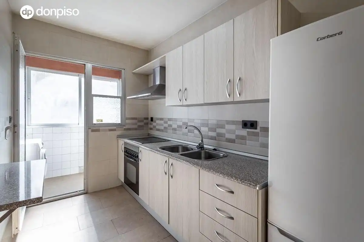 Kitchen of Flat for sale in Granada  with Air Conditioner, Heating and Terrace
