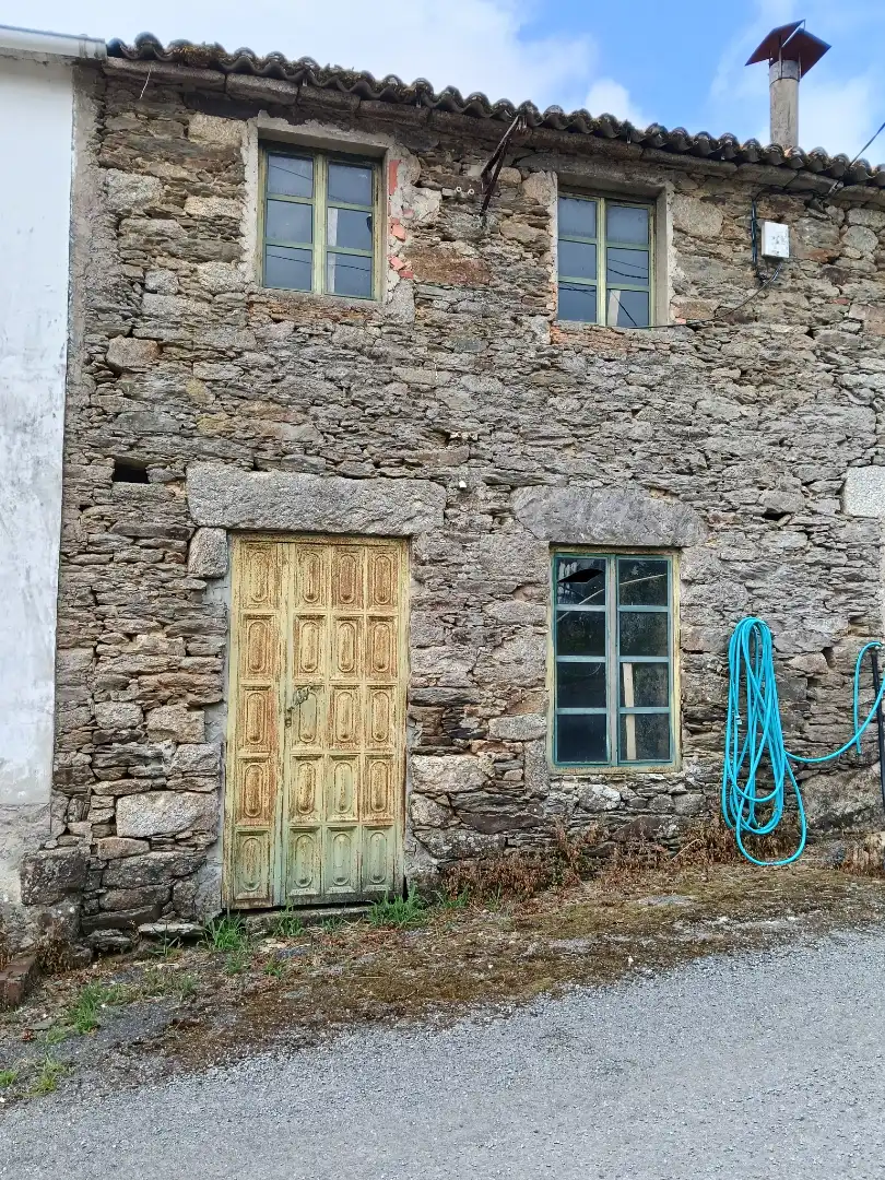 Vista exterior de Casa adosada en venda en Paderne amb Jardí privat