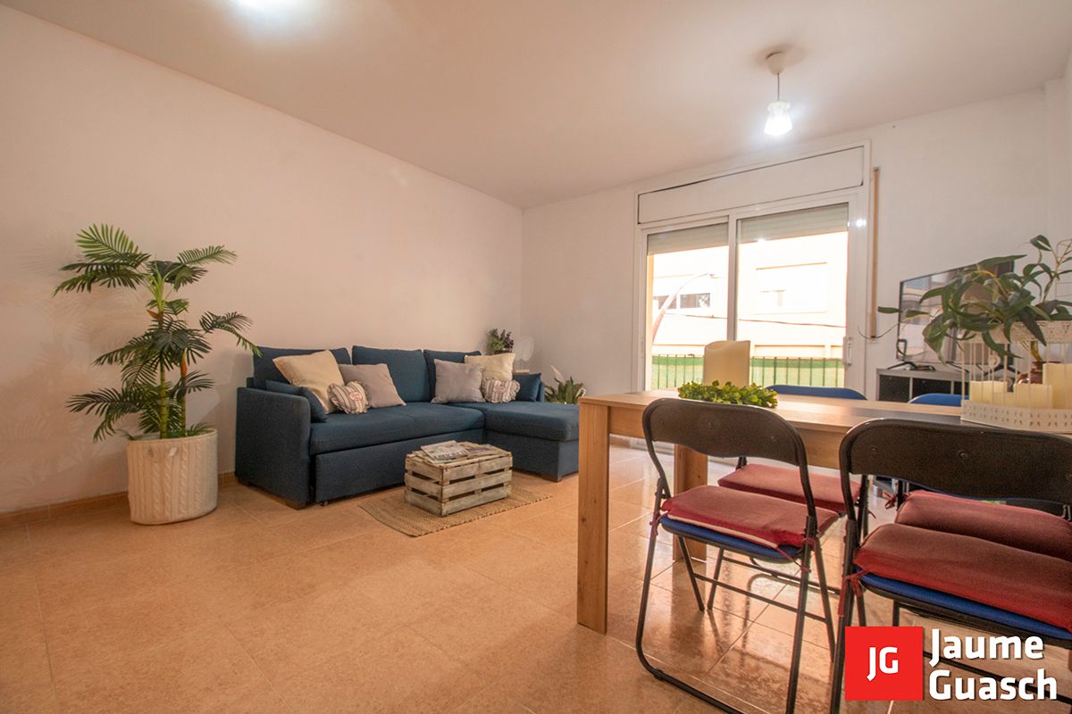 Vista exterior de Pis en venda en Torredembarra amb Traster i Balcó