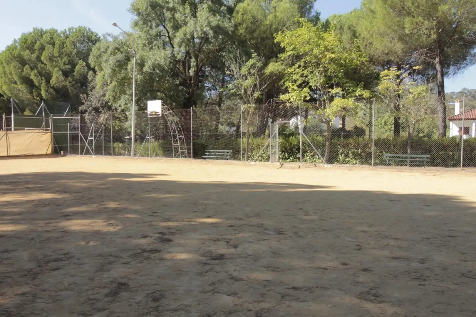 Parking de Casa o chalet en venta en El Castillo de las Guardas con Jardín privado, Trastero y Piscina