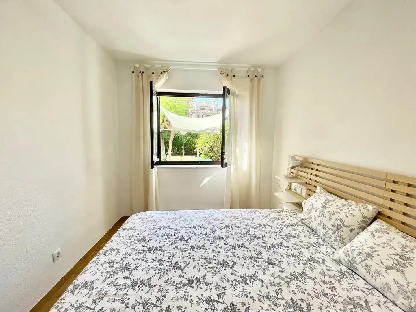 Dormitori de Casa o xalet de lloguer en Orihuela amb Terrassa, Piscina i Moblat