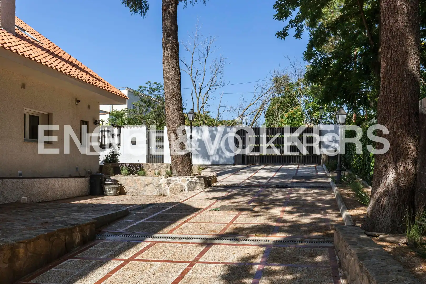 Vista exterior de Casa o chalet en venta en Madrid con Aire acondicionado, Calefacción y Jardín privado