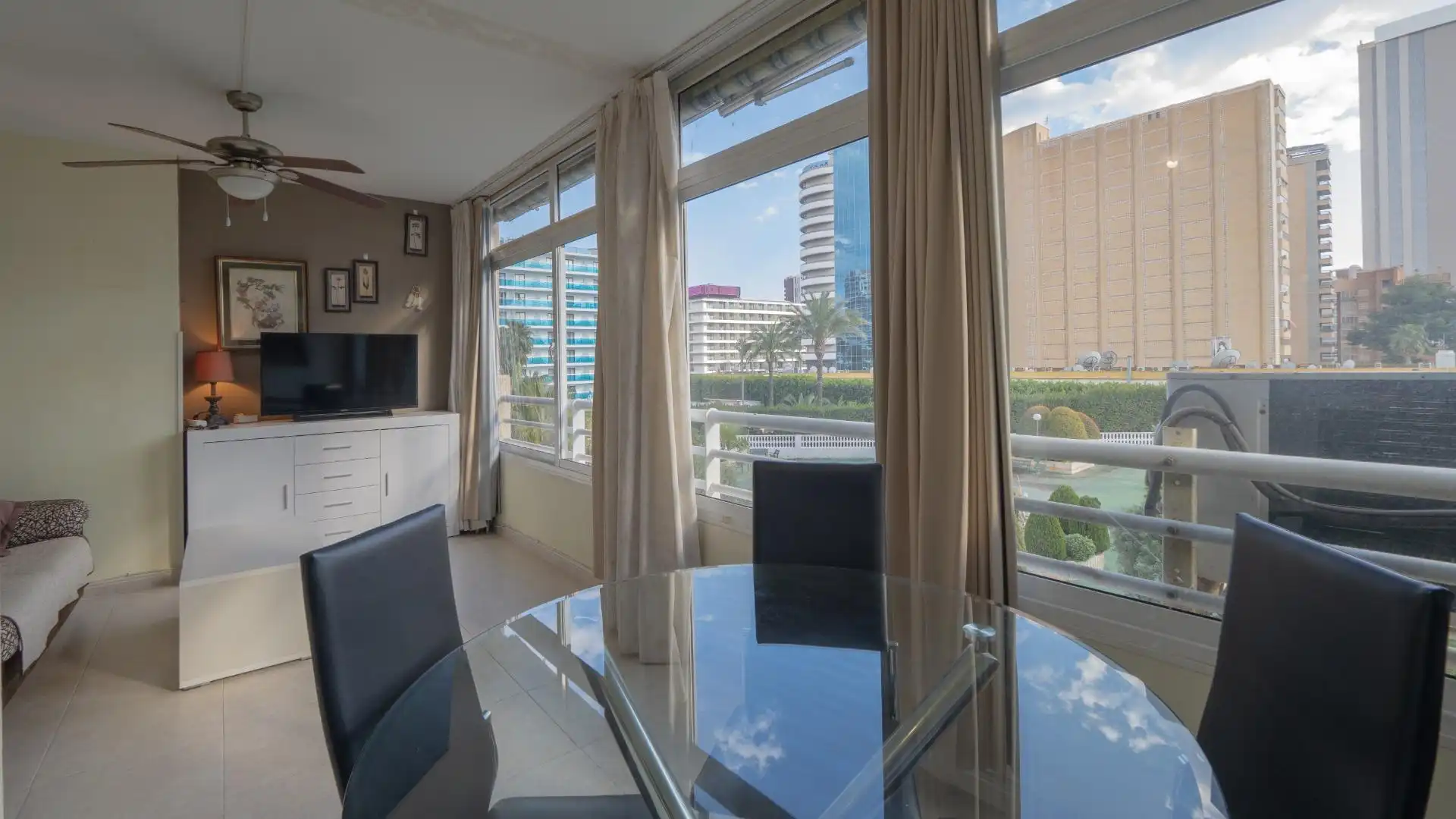Dining room of Flat for sale in Benidorm  with Air Conditioner, Private garden and Community pool