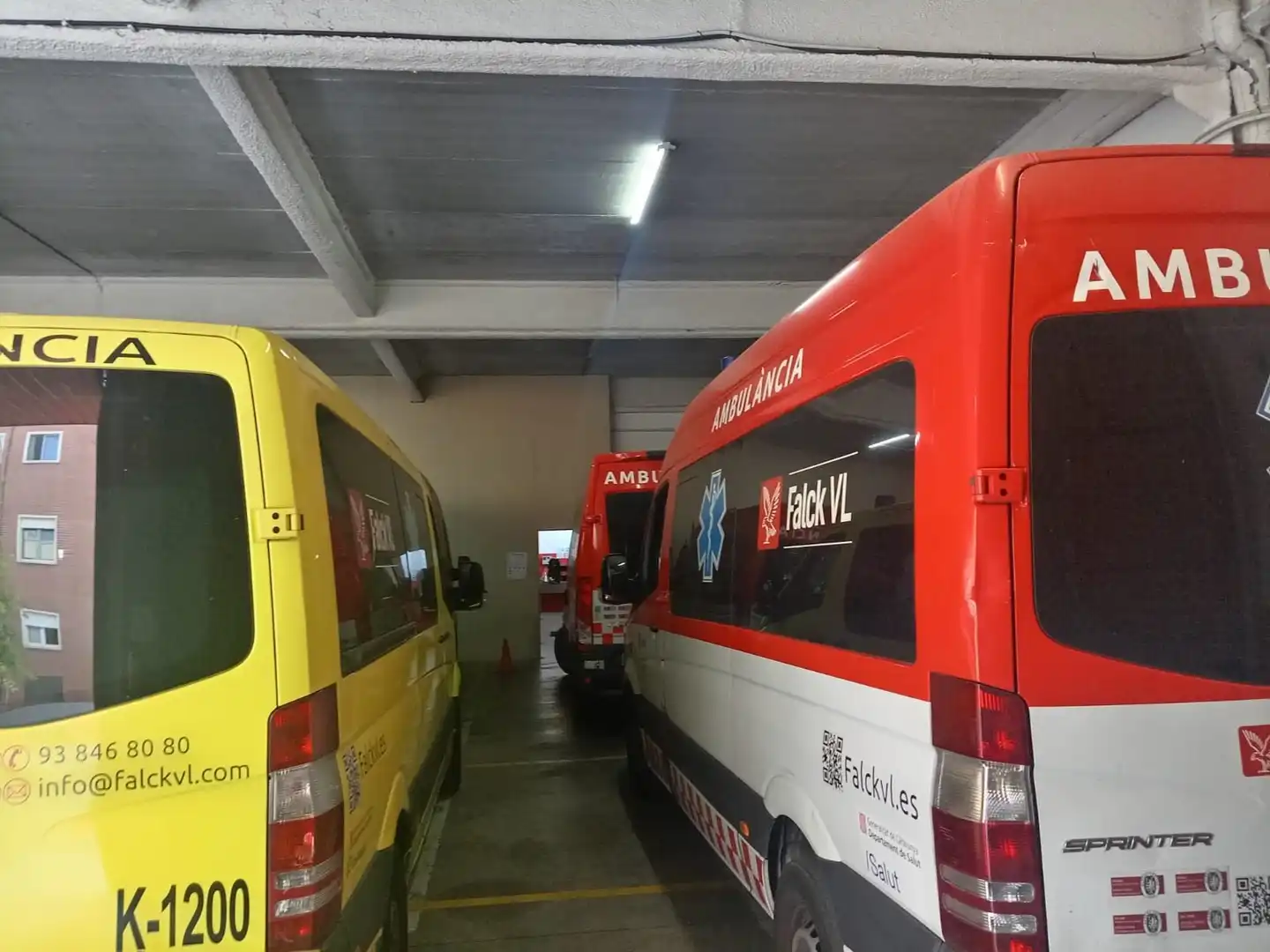Parkplatz von Fabrikhallen zur Miete in Sabadell