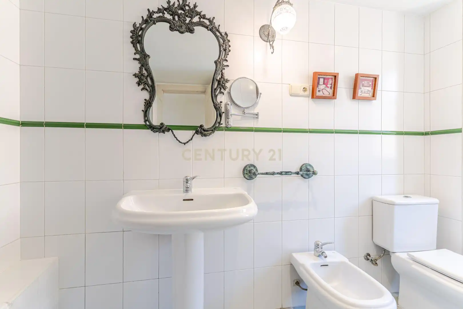 Bathroom of Houses for sale in Armilla  with Storage room and Community pool
