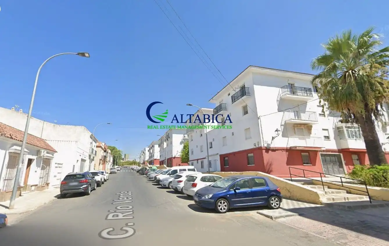 Vista exterior de Piso en venta en Utrera
