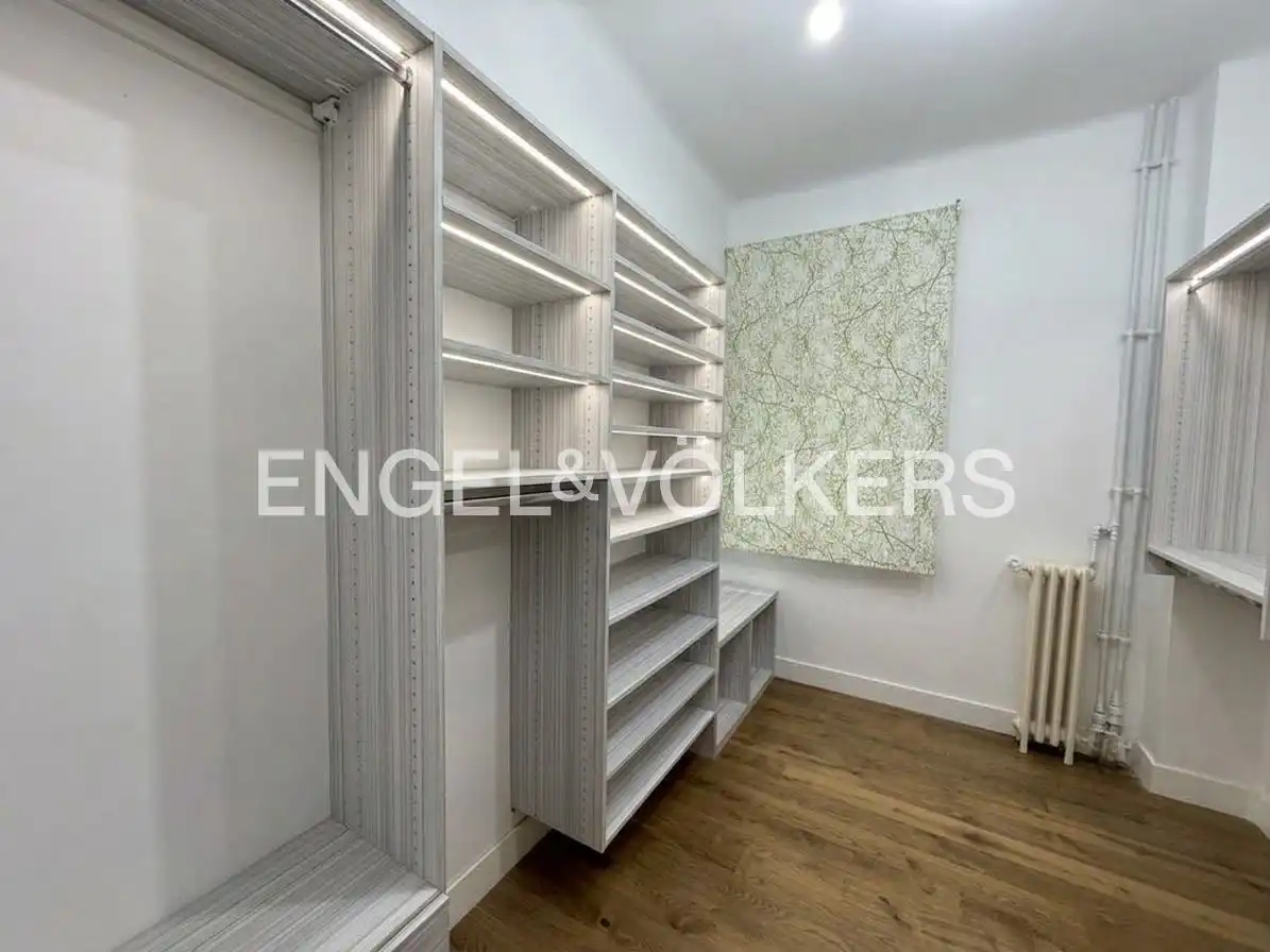 Bedroom of Flat for rent in Madrid  with Air Conditioner, Heating and Parquet flooring
