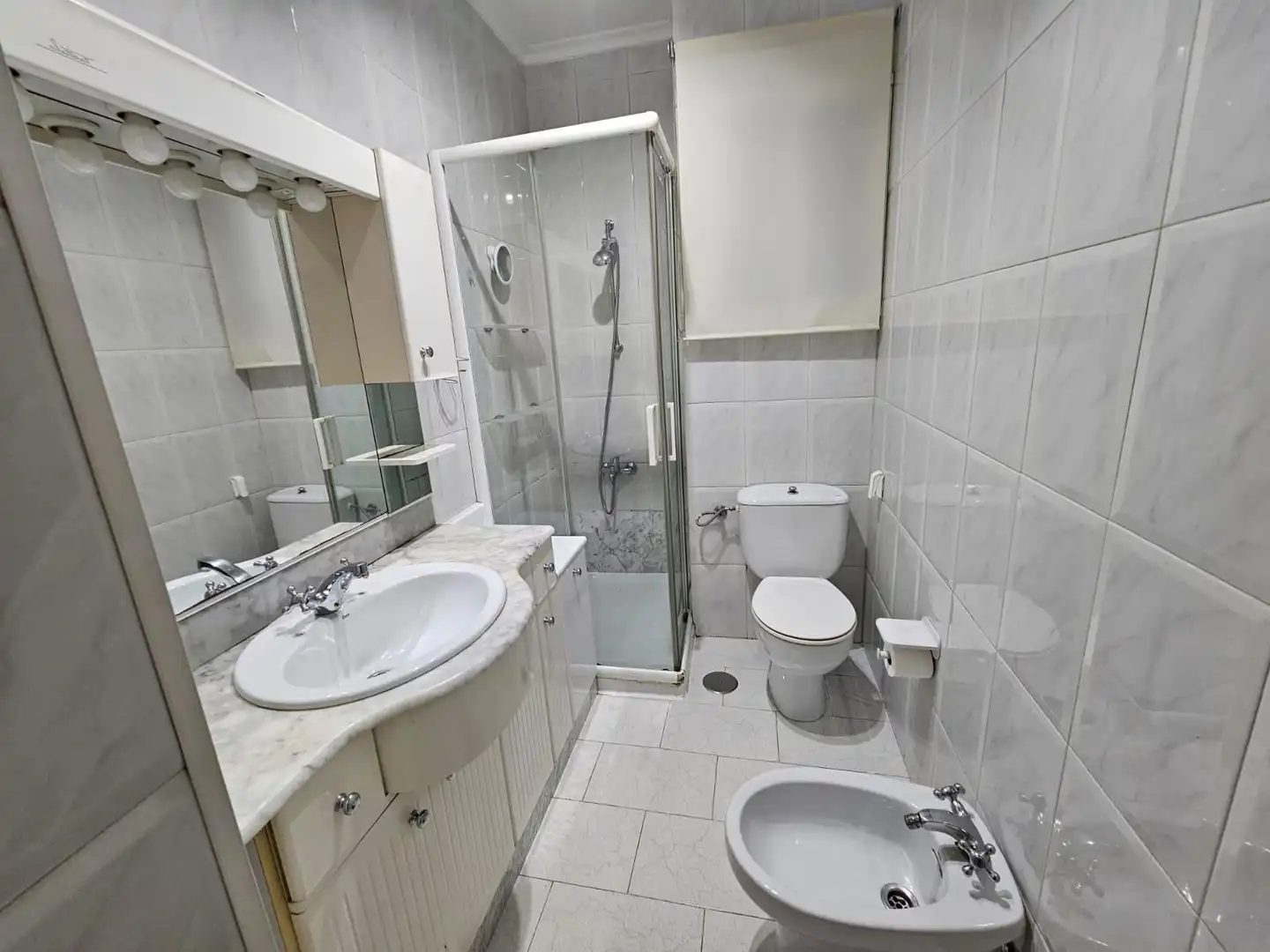Bathroom of Flat for share in Ourense Capital   with Heating and Furnished