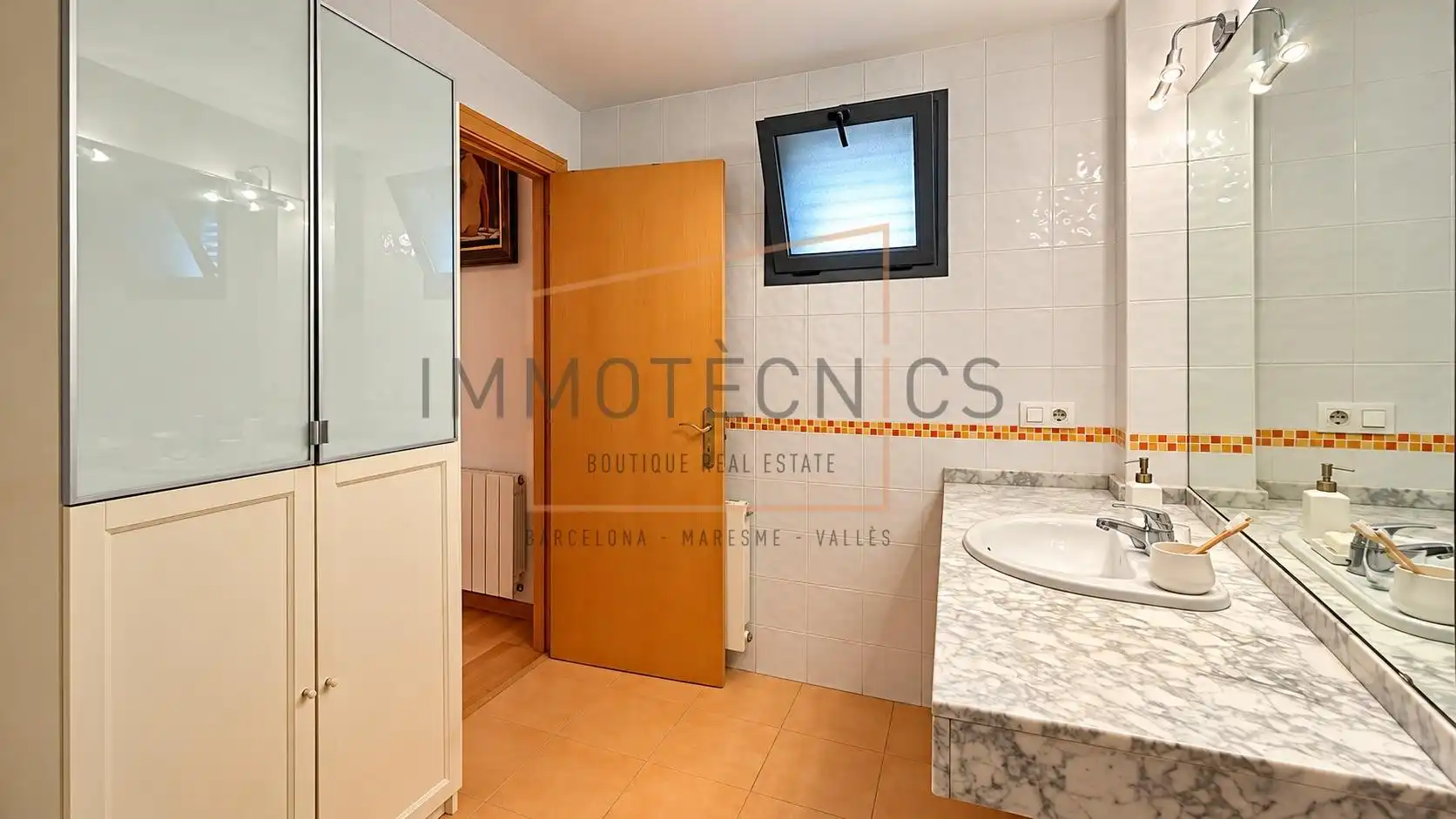 Habitación de Casa adosada en venta en Canet de Mar, Barcelona