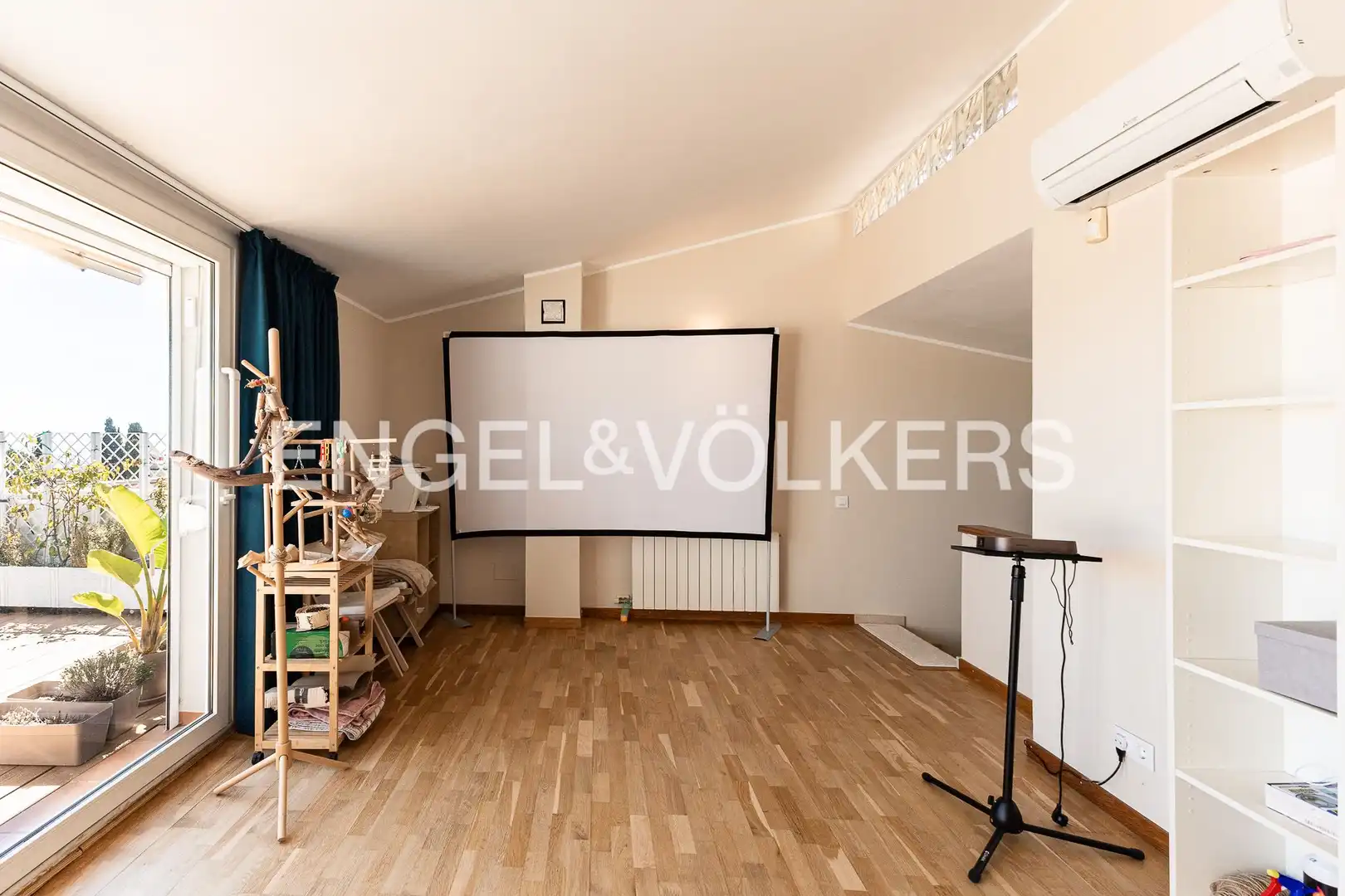 Sala d'estar de Casa o xalet en venda en Tiana amb Aire condicionat, Calefacció i Parquet