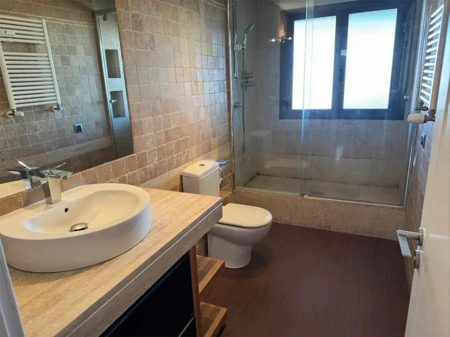 Baño de Piso de alquiler en Madrid con Aire acondicionado, Jardín privado y Parquet