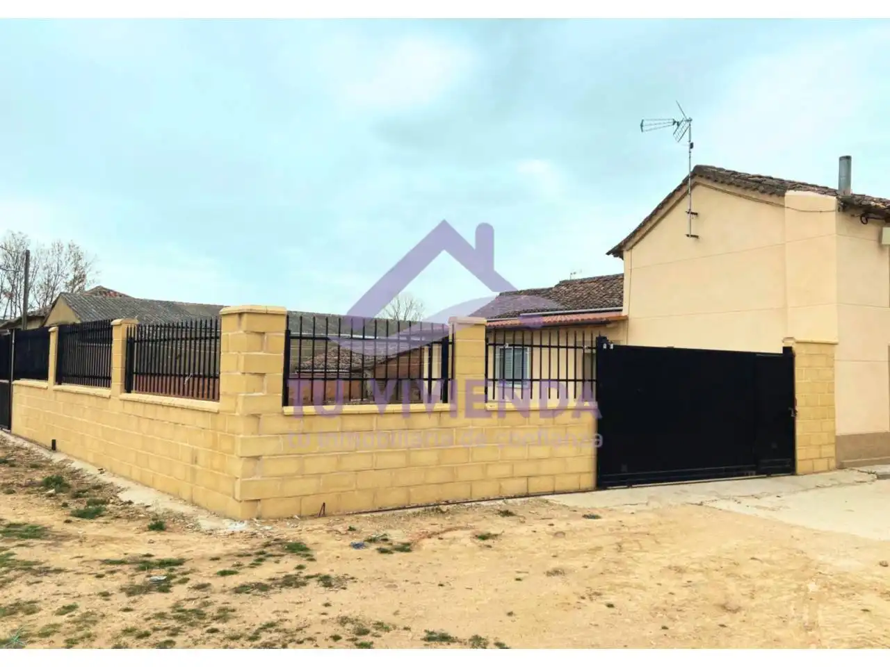 Vista exterior de Casa o chalet de alquiler en Saldaña con Jardín privado y Amueblado