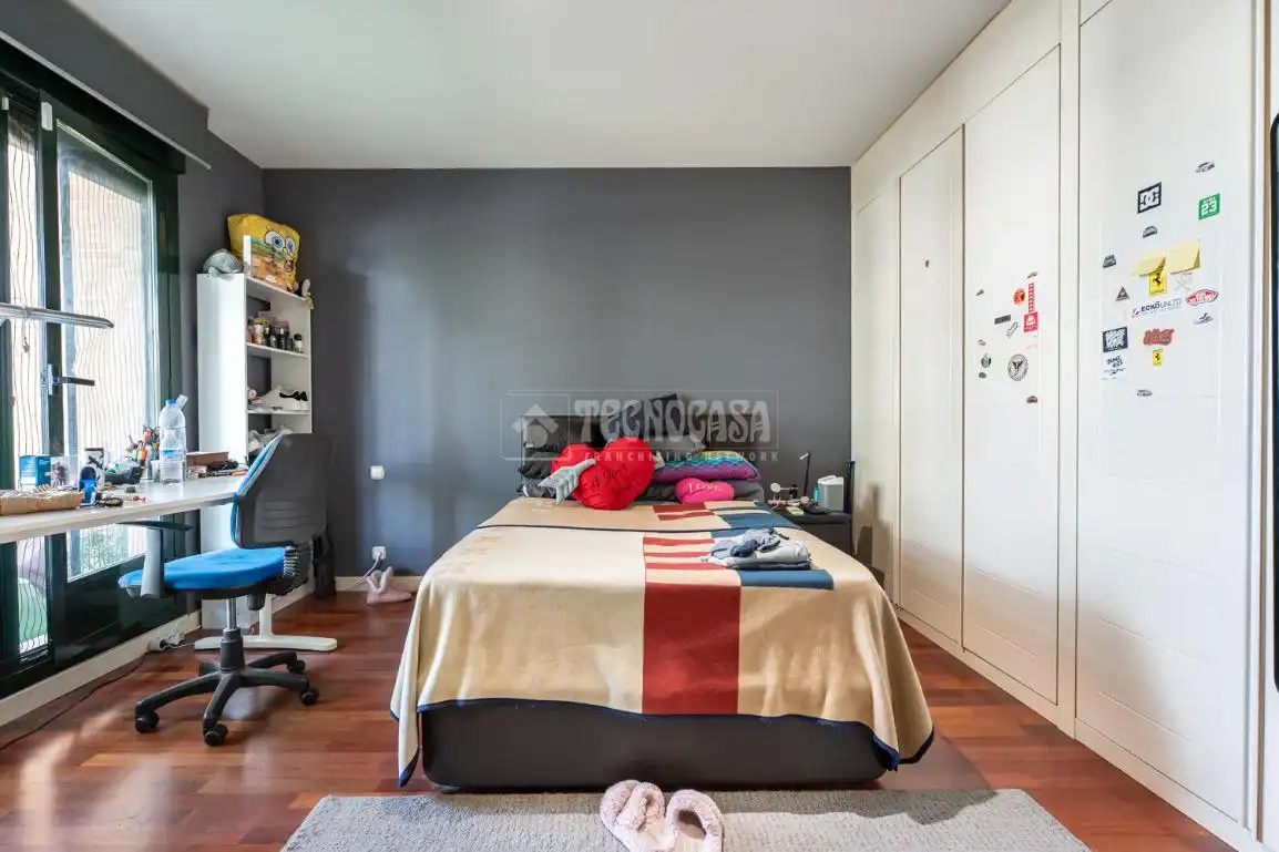 Habitación de Casa adosada en venta en Paracuellos de Jarama con Aire acondicionado, Calefacción y Jardín privado