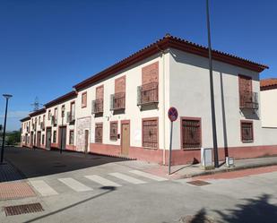 Vista exterior de Casa adosada en venda en Pedro Abad amb Parquet i Terrassa