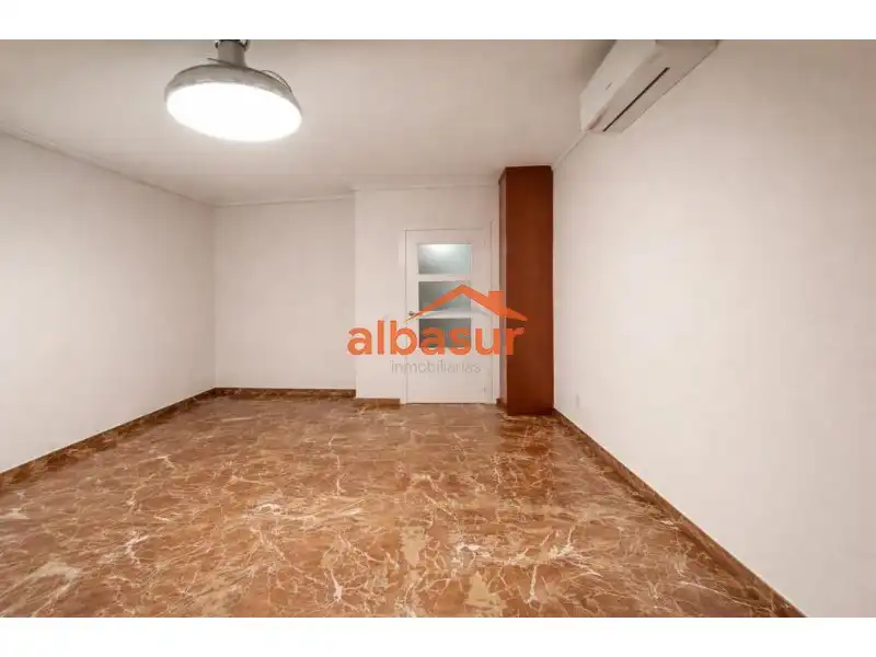 Wohnung zum Verkauf in Córdoba mit Klimaanlage, Heizung und Abstellraum
