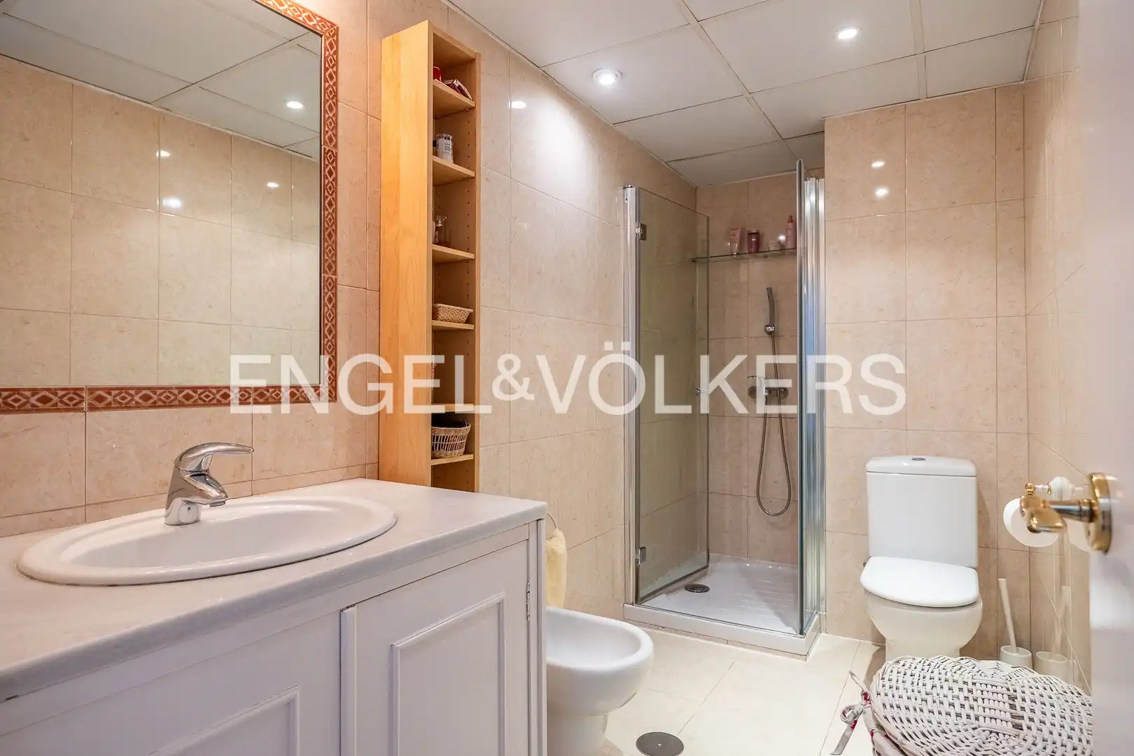 Bathroom of Houses for sale in Sevilla  with Air Conditioner, Heating and Private garden