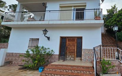 Vista exterior de Casa o xalet en venda en Castellví de Rosanes amb Calefacció i Terrassa