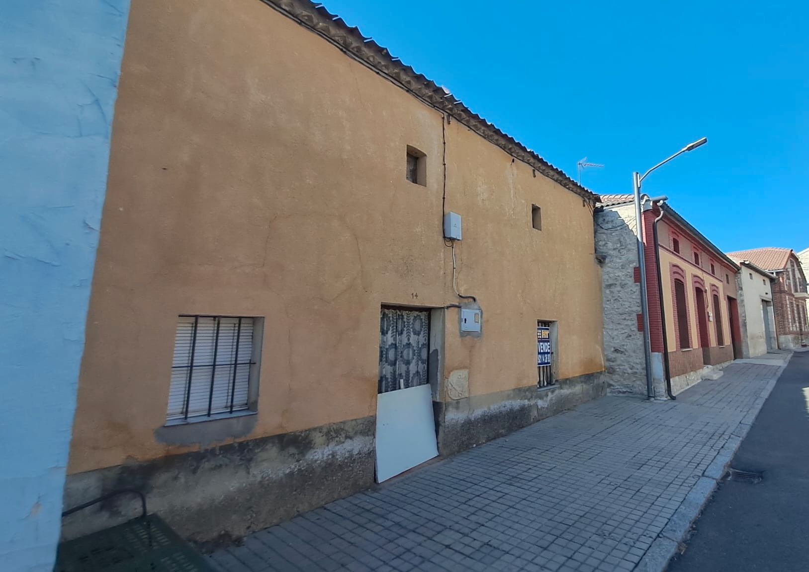 Exterior view of House or chalet for sale in Frumales  with Heating and Furnished