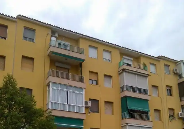 Vista exterior de Casa o chalet en venta en Cornellà de Llobregat
