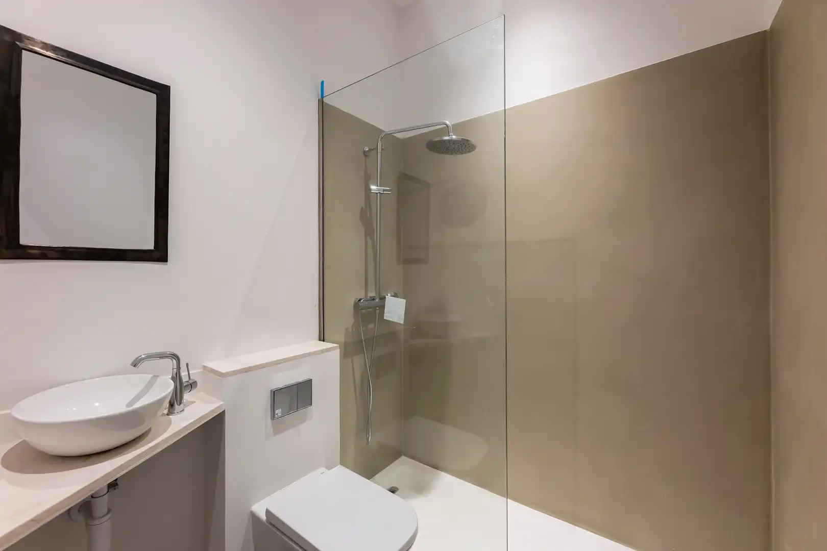Baño de Casa adosada en venta en Santa María del Camí con Aire acondicionado, Jardín privado y Terraza