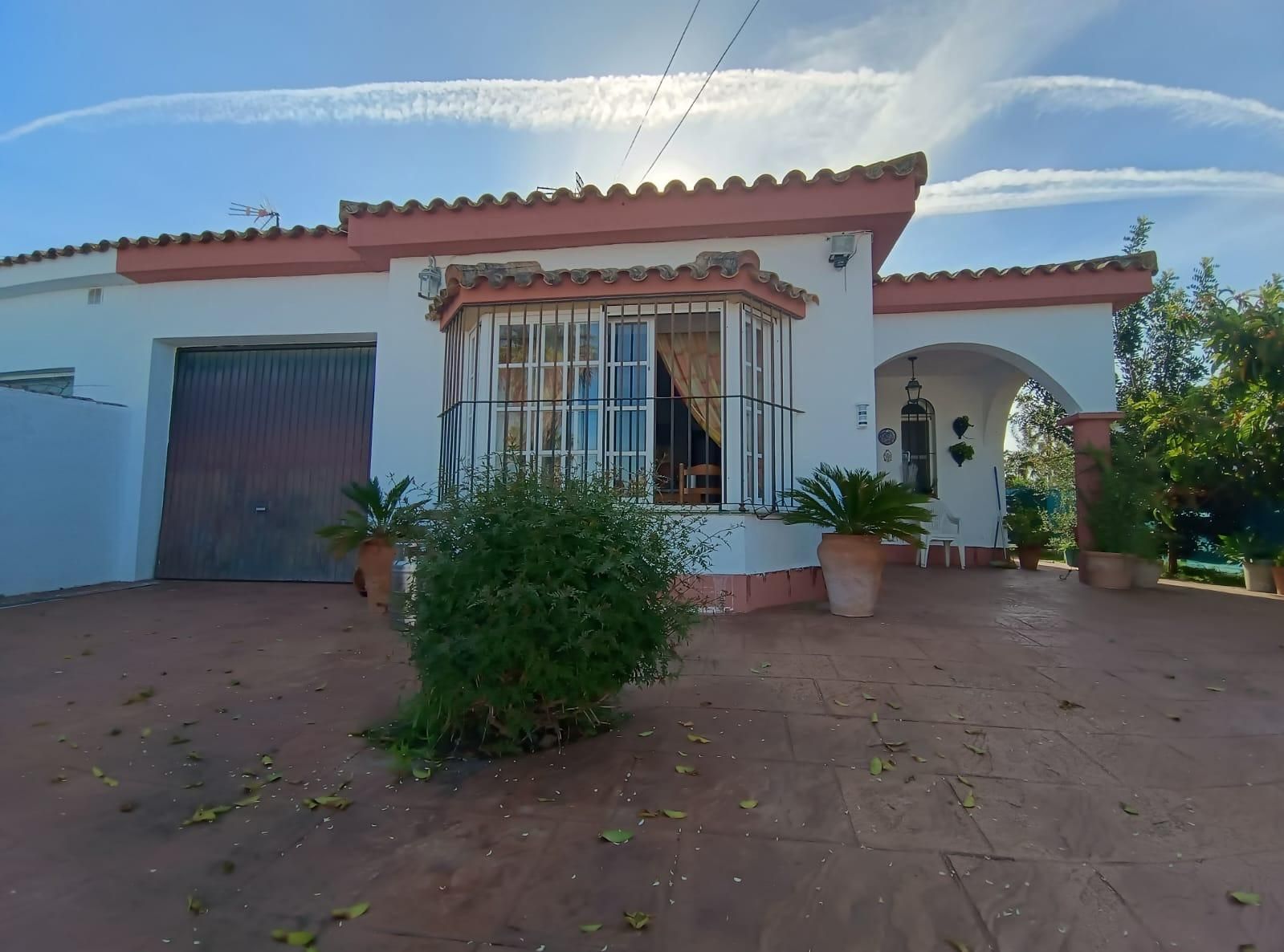 Exterior view of House or chalet for sale in Chiclana de la Frontera  with Private garden